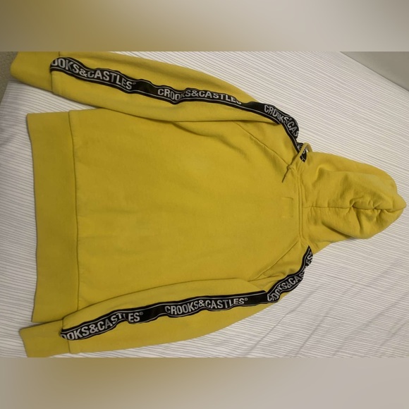 Yellow Crooks and Castles - Picture 2 of 3